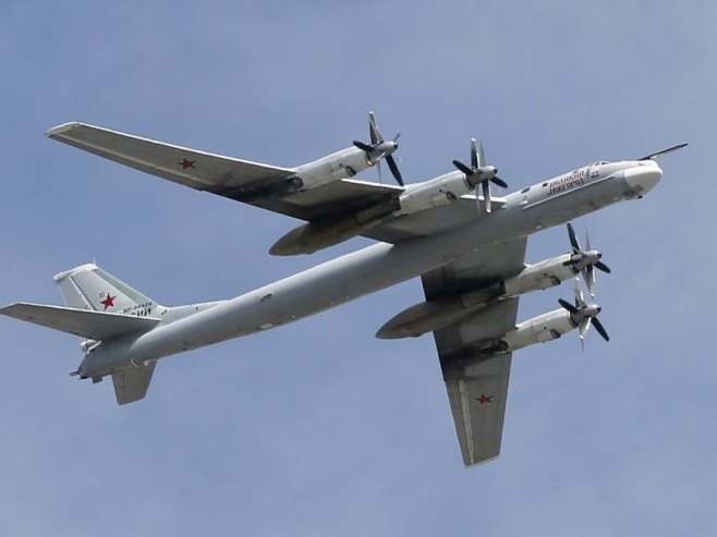 Ruski strateški bombarderi Tu-95MS (Foto: EPA/YURI KOCHETKOV) - 