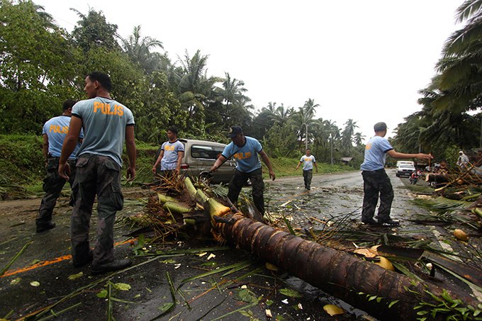 Snažan tajfun "Bofa" koji je pogodio Filipine odnio je preko 270 žrtava. Ostrva na jugu su najugroženija...