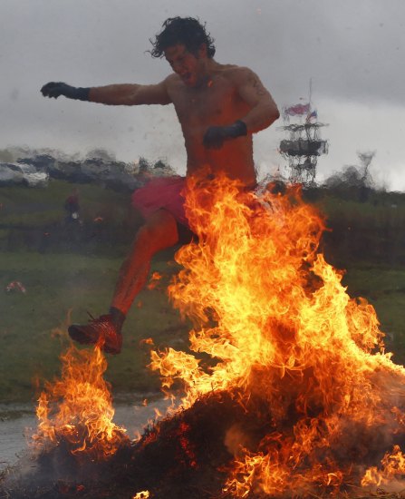 U gradu Perton u centralnoj Engleskoj održano je tradicionalno takmičenje "hrabrosti i izdržljivosti" pod nazivom "Žestok momak"...