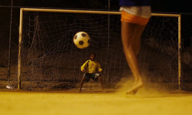 Fudbalski trening u Sao Karlosu, siromašnom kvartu Rio de Žaniera...
