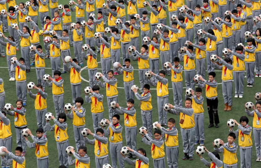 Kina: Јutarnja gimnastika učenika osnovne škole u Linhau
