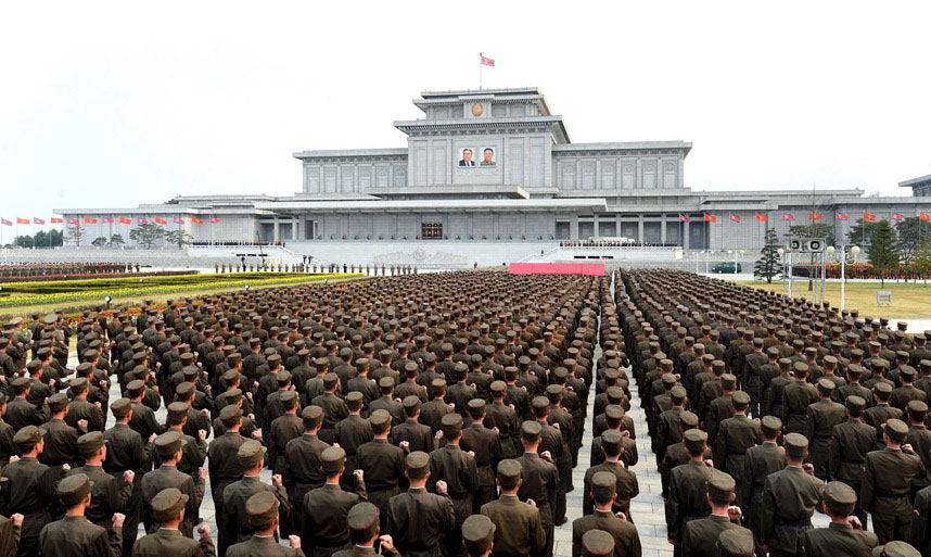 Pjongjang - Armija obilježava godišnjicu rođenja nekadašnjeg vođe Kim Il-sunga na Kumsusan Palati Sunca. (Foto: 
REUTERS/KCNA)