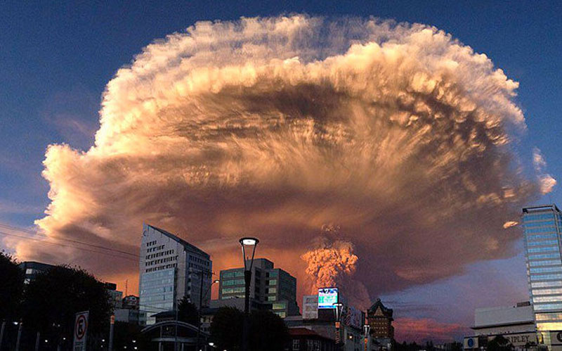 Vulkan Kabuko na jugu Čilea izbacio je gusti oblak pepela i dima 20 kilometara u nebo u prvoj erupciji u posljednjih više od 50 godina.