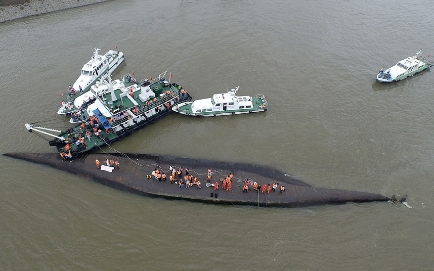 Јangce - spašavanje turista sa prevrunog broda