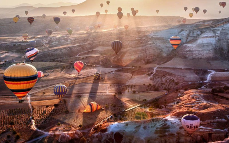 Baloni prevoze turiste u Kapadokiji, Turska  (Foto: Giulio Montini/Solent News)