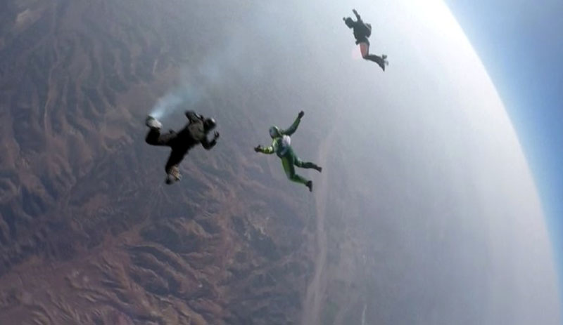 Amerikanac Luk Ajkins ušao je u istoriju kao prvi čovjek koji je skočio iz aviona sa visine od 7.600 metara bez padobrana i ostao živ. (Foto:twitter)