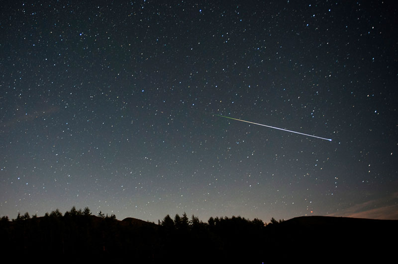 Meteori iznad sela San Migel de Aguaio (Foto:EPA/PEDRO PUENTE HOYOS)