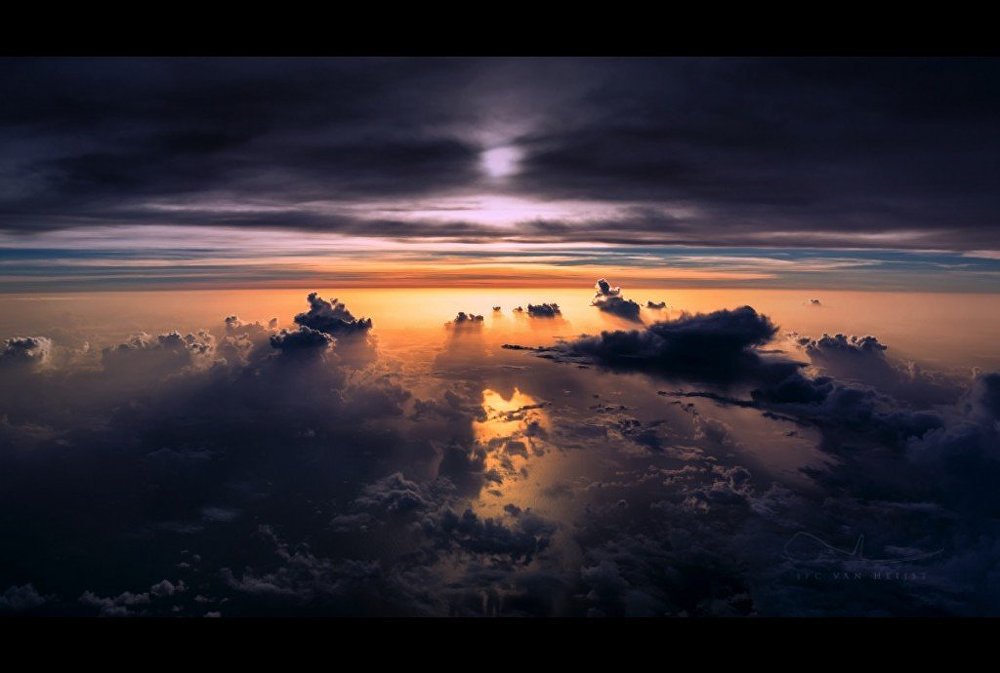 Pogled iz kokpita - zalazak sunca iznad Atlantskog okeana (Foto: Christiaan Van Heijst)