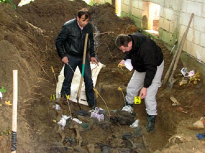 Grobnica - ekshumacija tijela   (arhiva) - Foto: SRNA