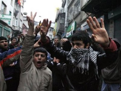 Kurdi protestuju u Turskoj - Foto: AP