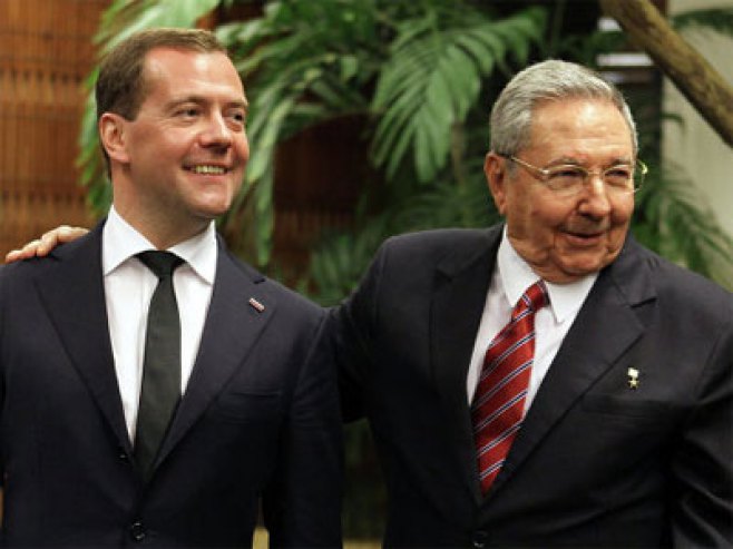 Dmitrij Medvedev i Raul Kastro (arhiv) - 