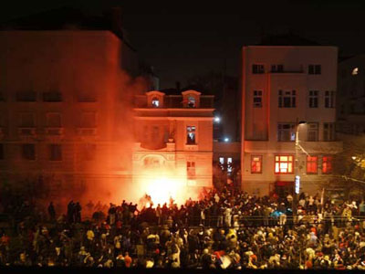 Paljenje američke ambasade u Beogradu 2008. - Foto: Press
