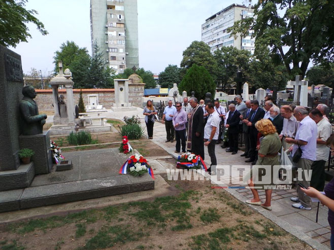 Polaganje vijenaca na spomenik Petru Kočiću - Foto: RTRS