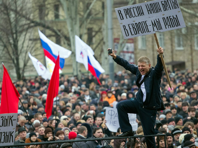 Proruski demonstranti u Donjecku - Foto: REUTERS