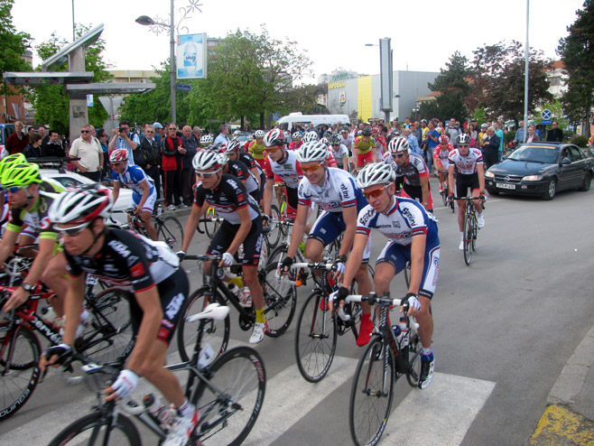 Učesnici Međunarodne biciklističke trke "Banjaluka-Beograd" - Foto: SRNA