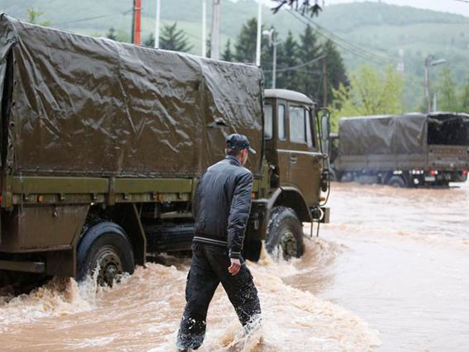 Poplave u Sarajevu u naselju Rajlovac - Foto: Beta/AP