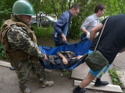 Luganjsk: Iznošenje ranjenih iz  krizne zone (arhiv) - 
