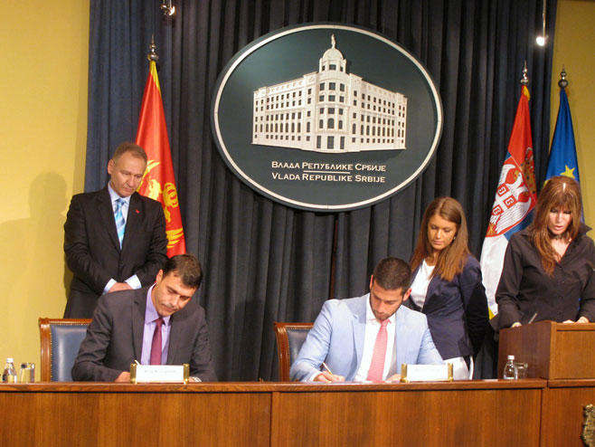 Vanja Udovičić i Igor Vušurović potpisuju Memorandum o saradnji u oblasti sporta i omladinske politike. - Foto: SRNA