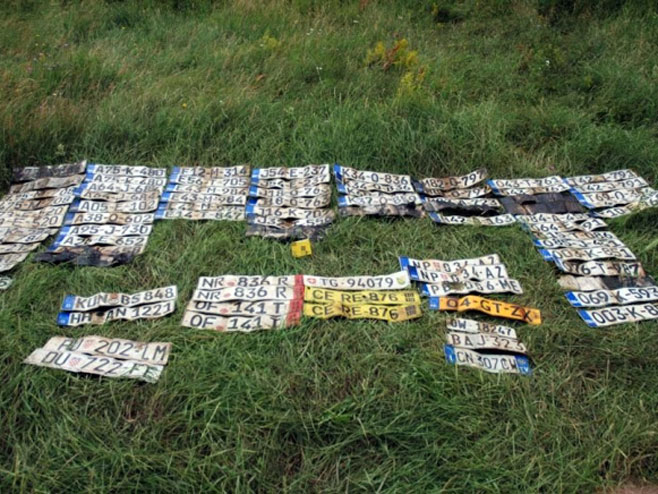 Na Sokocu pronađeno više od 80 registarskih tablica - Foto: nezavisne novine