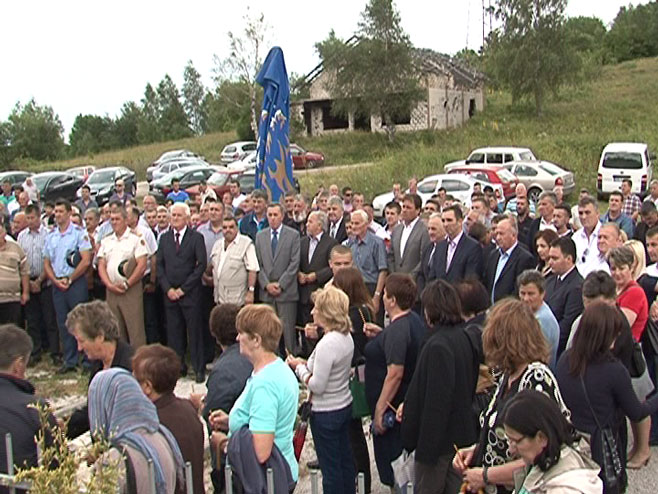 Parastos za najveće stradanje Trnovljana prije 22 godine - Foto: RTRS