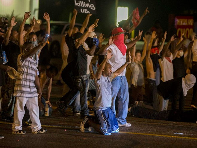 Protesti u Fergusonu - Foto: REUTERS
