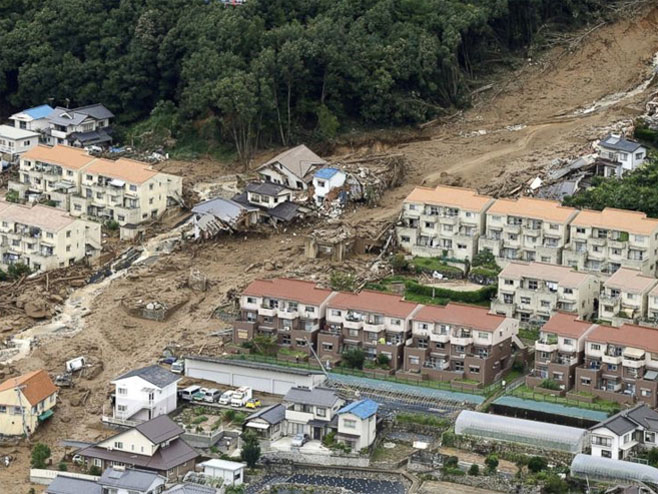 Klizište na predgrađu Hirošime - Foto: AP