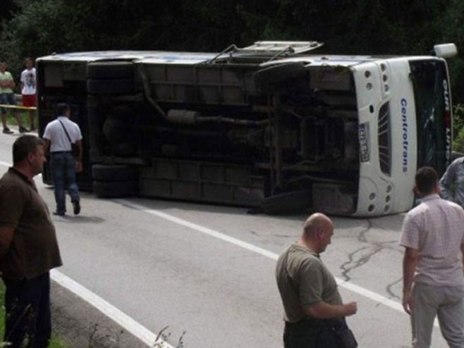 Olovo: Prevrnuo se autobus - Foto: Glas Srpske