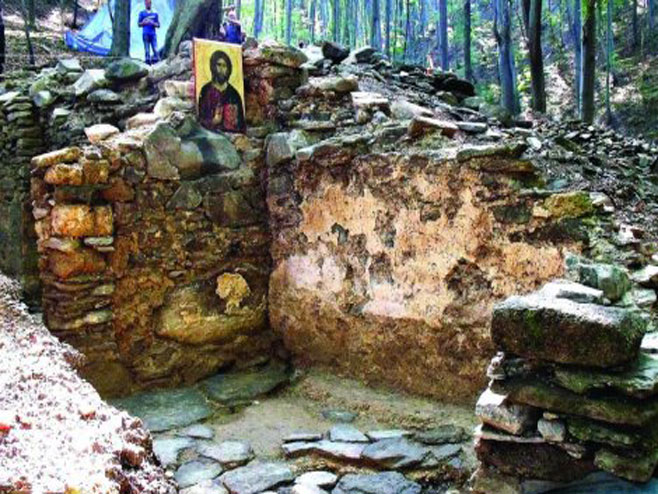 Јedan od otkopanih zidova stare crkve - Foto: blic.rs