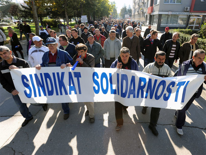Protest radnika u Živinicama - Foto: klix.ba