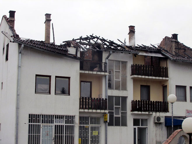 Izgorjela zgrada u Kravici - Foto: SRNA