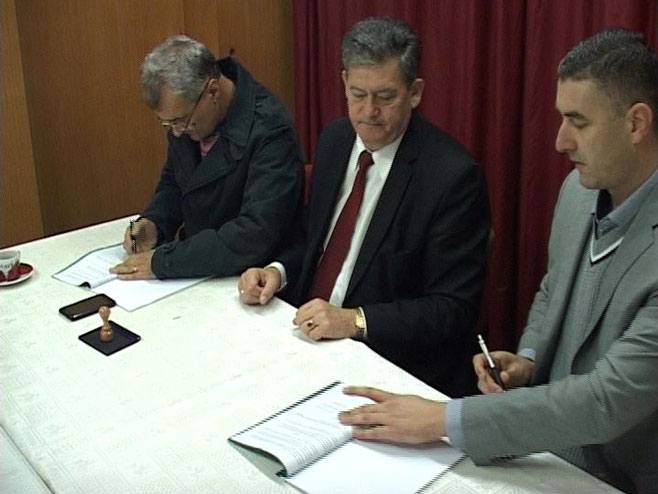 Bratunac - potpisivanje kolektivnog ugovora - Foto: RTRS