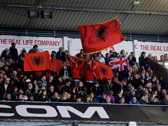 Provokacija Albanaca na stadionu Totenhema (foto: partizan.rs) - 