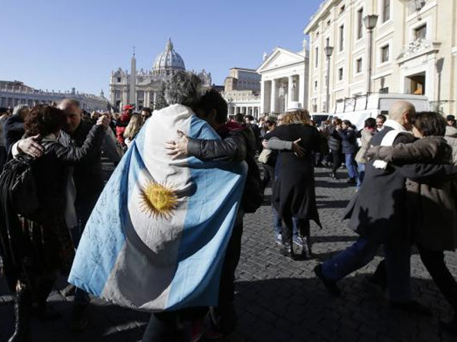 Tango na Trgu Svetog Petra u Vatikanu - Foto: TANЈUG