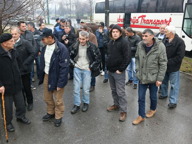 Demobilisani borci pred Vladom FBiH - Foto: klix.ba