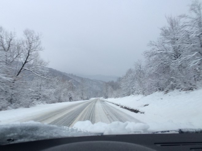 Snijeg na putevima - Foto: RTRS