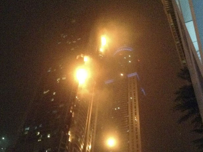 Požar u kuli Torč u Dubaiju - Foto: REUTERS