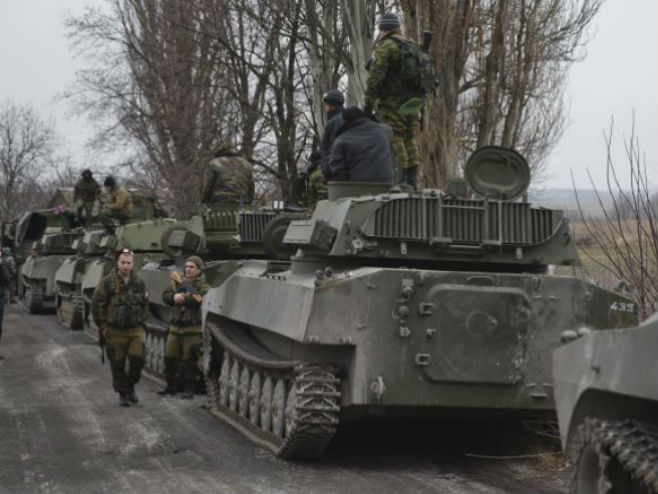 Lugansk, povlačenje teškog naoružanja - Foto: AP