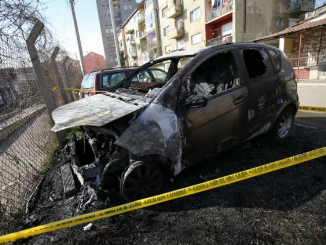 Kosovska Mitrovica: Zapaljen automobil Srbina - Foto: TANЈUG