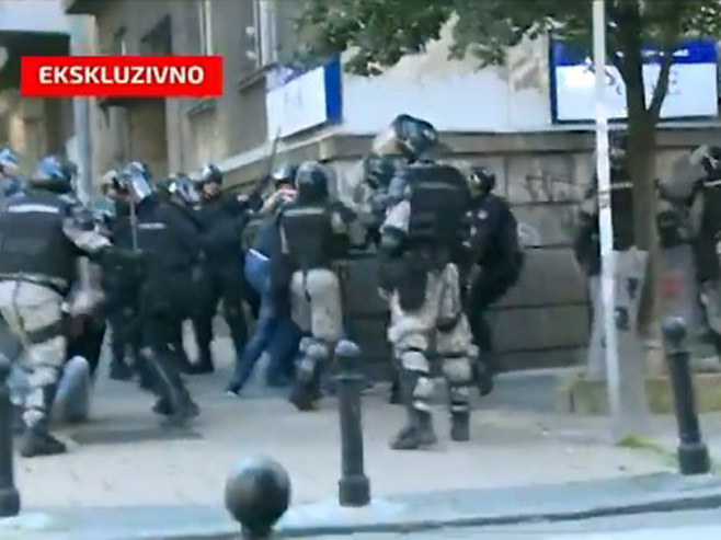 Napad na Andreja Vučića (Foto: YouTube/N1) - Foto: Screenshot/YouTube