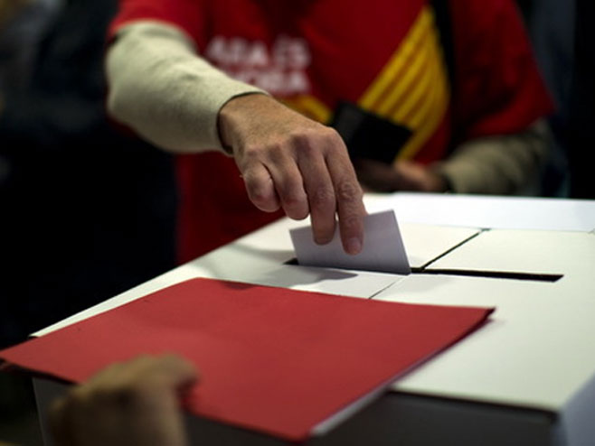 Glasanje u Andaluziji  (Emilio Morenatti) - Foto: Beta/AP