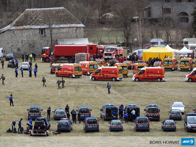 Spasioci u blizini mjesta gdje je pao njemački avion - Foto: AFP