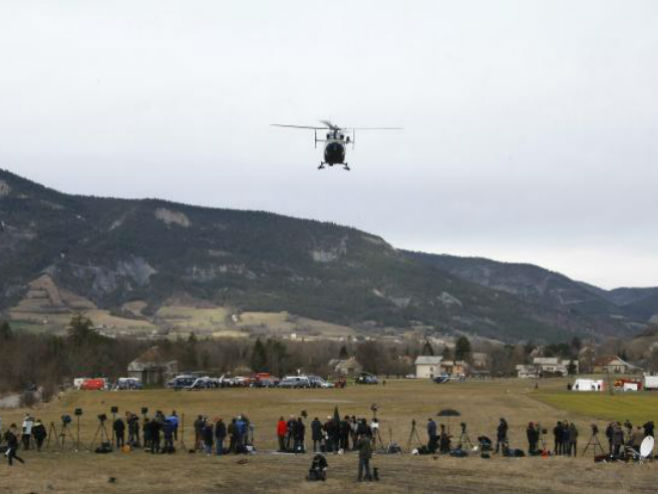 Pretraga terena poslije pada aviona - Foto: AP