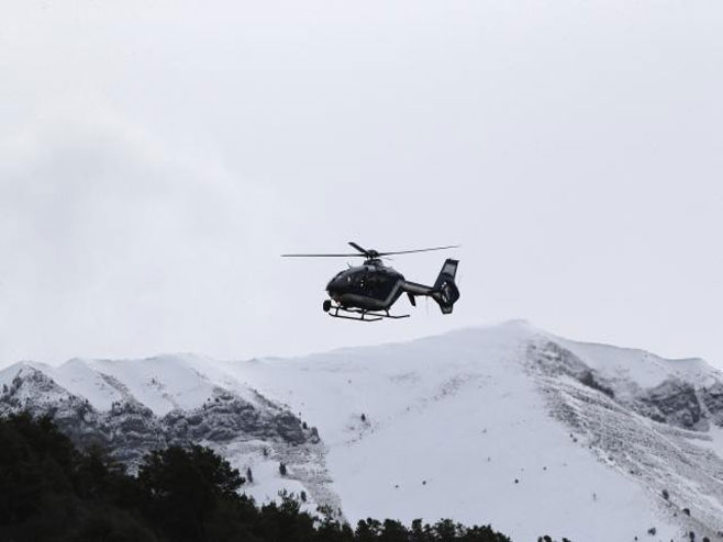 Helikopter iznad Alpa - Foto: AP