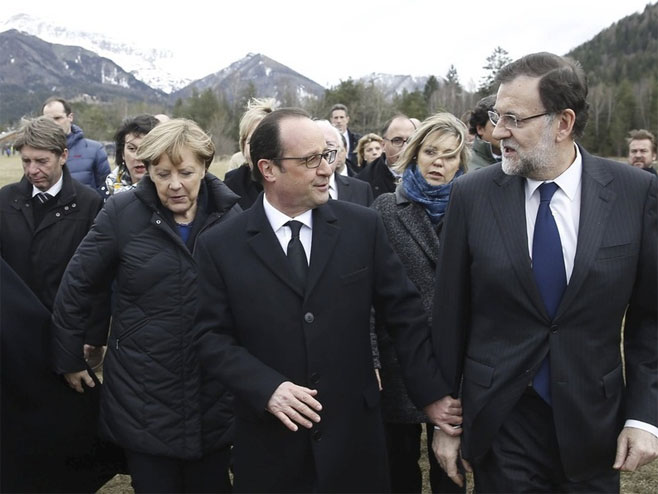 Merkel, Rahoj i Oland stigli na mjesto nesreće - Foto: REUTERS