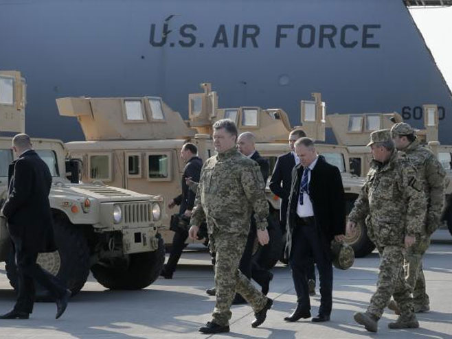 SAD isporučile prve "hamere" Ukrajini - Foto: AP