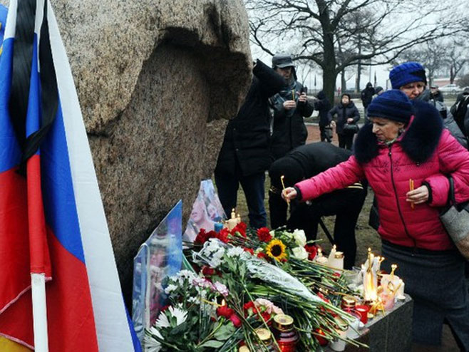 Improvizovani memorijalni centar posvećen Borisu Njemcovu - Foto: AFP