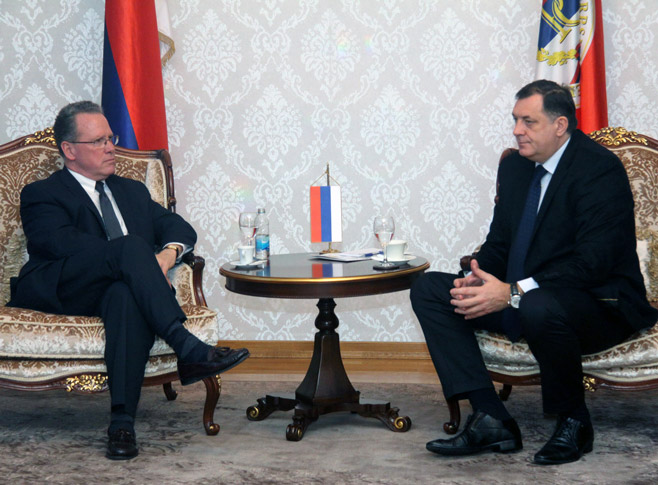 Predsjednik Republike Srpske Milorad Dodik sa prvim zamjenikom visokog predstavnika u BiH Dejvidom Robinsonom - Foto: SRNA