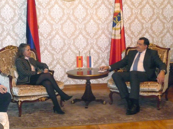 Predsjednik Republike Srpske primio u oproštajnu posjetu ambasadorku Kraljevine Španije u BiH - Foto: RTRS