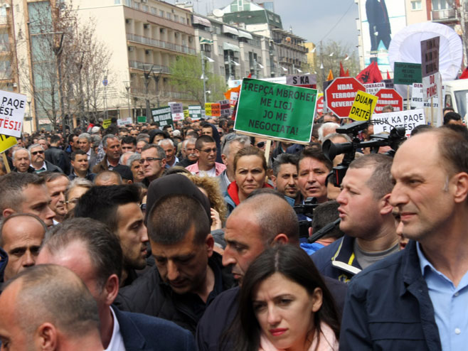Priština: Protesti - Foto: SRNA