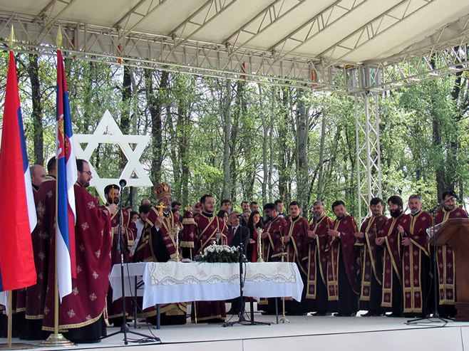 U Spomen-području Donja Gradina služen je parastos i pomen svim stradalim žrtvama logora Јasenovac - Foto: SRNA